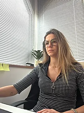 Snapshot of lucie_mehott chatting on February 20, 9:54 am lucie mehott online show from February 20, 9:54 am