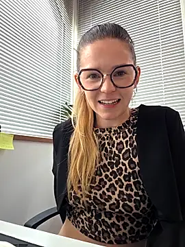 Snapshot of lucie_mehott chatting on February 27, 1:44 pm lucie mehott online show from February 27, 1:44 pm