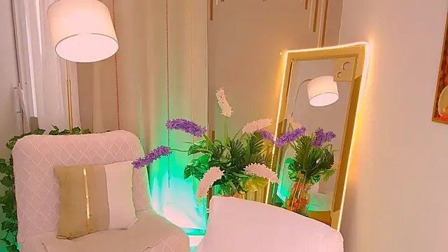 Snapshot of Miss_ash chatting on February 8, 9:15 pm Miss ash online show from February 8, 9:15 pm