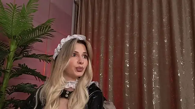 Elliblue online show from October 31, 10:33 pm