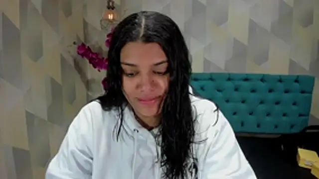 Snapshot of LindaBreeS chatting on October 25, 1:29 pm LindaBreeS online show from October 25, 1:29 pm