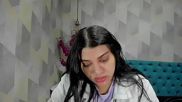 Snapshot of LindaBreeS chatting on November 9, 12:36 pm LindaBreeS online show from November 9, 12:36 pm