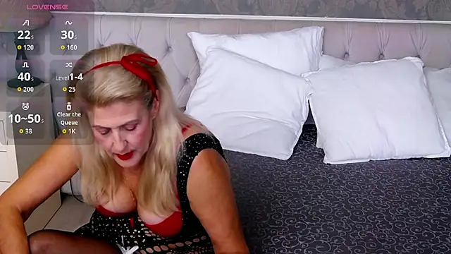 Snapshot of ElenaJuarez chatting on October 9, 4:16 pm ElenaJuarez online show from October 9, 4:16 pm