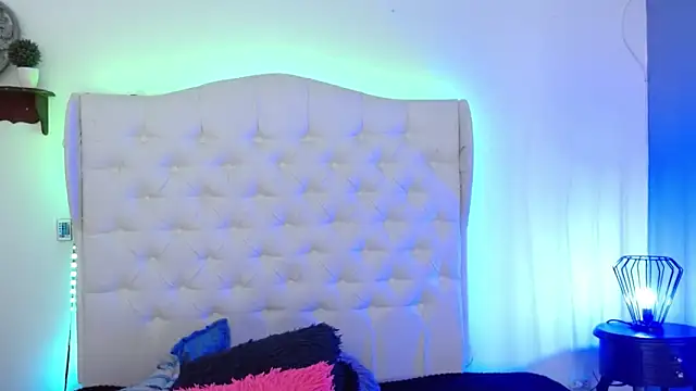 Snapshot of elena_detroya chatting on December 23, 3:23 pm elena detroya online show from December 23, 3:23 pm