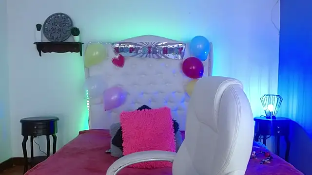 Snapshot of elena_detroya chatting on January 21, 12:18 pm elena detroya online show from January 21, 12:18 pm