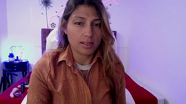 Snapshot of elena_detroya chatting on October 4, 12:25 pm elena detroya online show from October 4, 12:25 pm