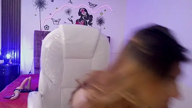 Snapshot of elena_detroya chatting on October 9, 1:09 pm elena detroya online show from October 9, 1:09 pm