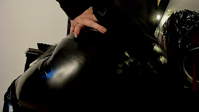 almma shy online show from February 12, 8:40 pm