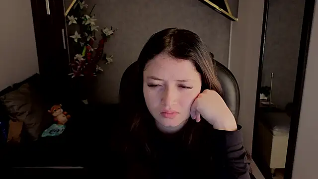 almma shy online show from September 15, 1:33 pm