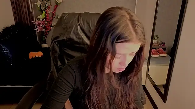 almma shy online show from October 18, 3:24 pm