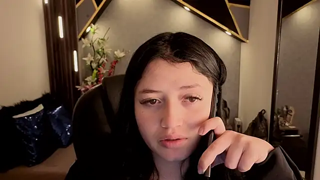 almma shy online show from December 3, 1:42 pm