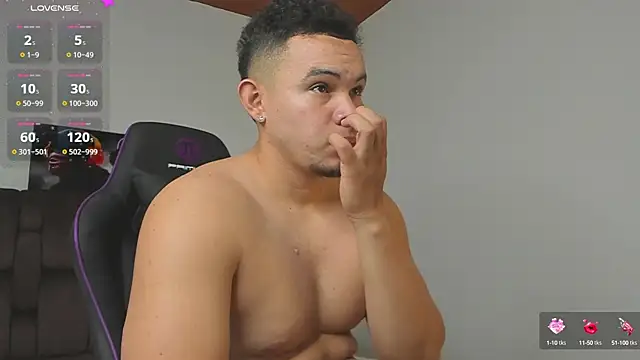 Snapshot of jhotta_fox chatting on February 17, 12:05 pm jhotta fox online show from February 17, 12:05 pm