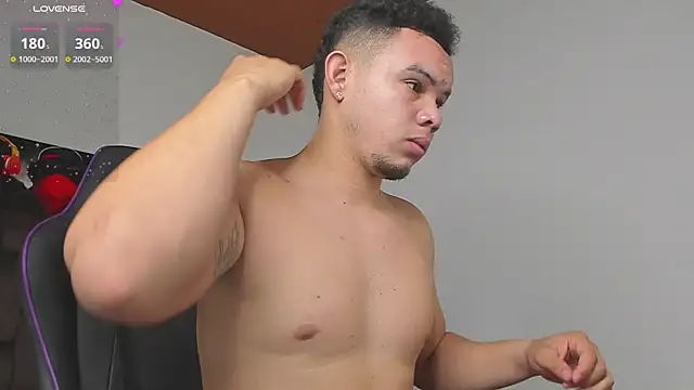 Snapshot of jhotta_fox chatting on March 5, 7:05 am jhotta fox online show from March 5, 7:05 am