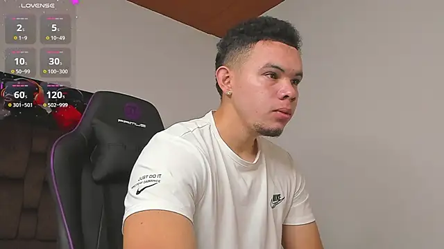 Snapshot of jhotta_fox chatting on March 6, 10:09 am jhotta fox online show from March 6, 10:09 am