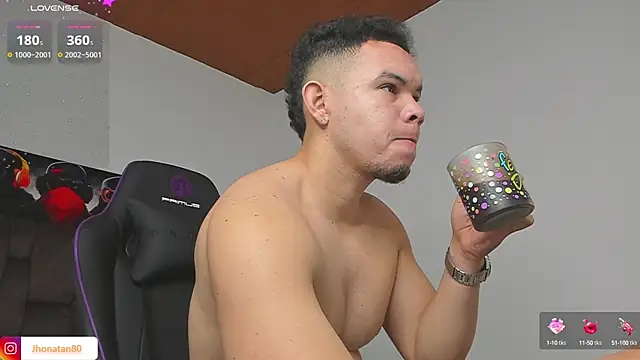 Snapshot of jhotta_fox chatting on March 21, 7:11 am jhotta fox online show from March 21, 7:11 am