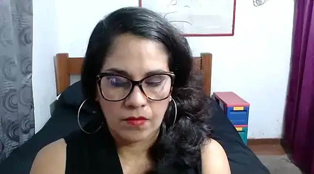 Mistresskloe01 online show from December 13, 1:01 pm