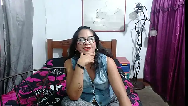 Mistresskloe01 online show from March 14, 1:02 pm