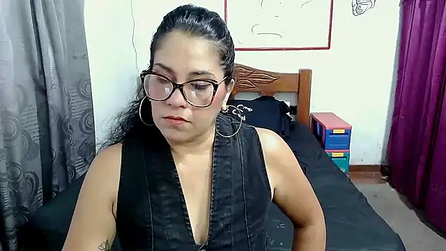 Mistresskloe01 online show from September 12, 12:27 pm