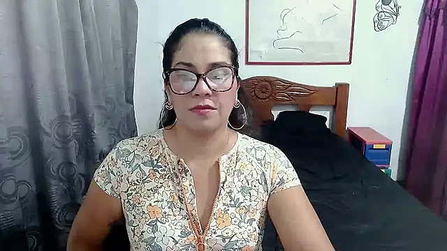 Mistresskloe01 online show from November 14, 12:48 pm