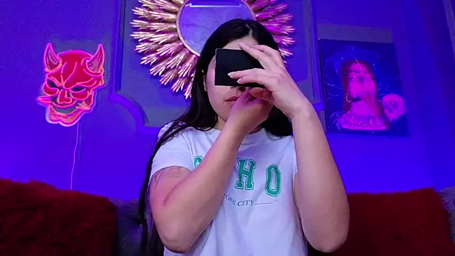 Julieta Russell online show from March 7, 1:40 pm