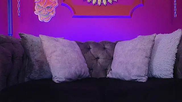 Julieta Russell online show from December 21, 11:39 am