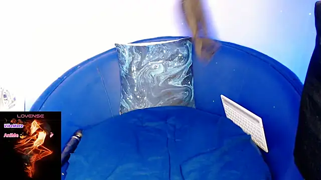 Snapshot of hotmask chatting on February 10, 10:51 pm hotmask online show from February 10, 10:51 pm