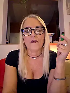 Snapshot of kikkastar chatting on November 4, 8:41 pm kikkastar online show from November 4, 8:41 pm