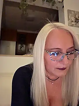 Snapshot of kikkastar chatting on November 28, 8:55 pm kikkastar online show from November 28, 8:55 pm