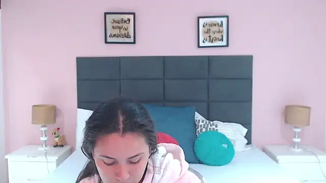 MadisonJenner online show from December 27, 11:50 am