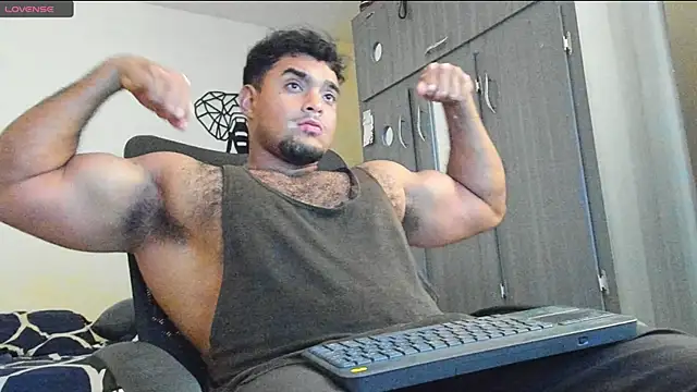 Snapshot of Big_furry_bear13 chatting on December 14, 7:36 pm Big furry bear13 online show from December 14, 7:36 pm