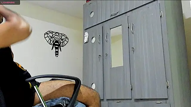 Snapshot of Big_furry_bear13 chatting on January 17, 5:21 am Big furry bear13 online show from January 17, 5:21 am