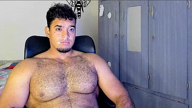 Snapshot of Big_furry_bear13 chatting on January 18, 6:24 am Big furry bear13 online show from January 18, 6:24 am