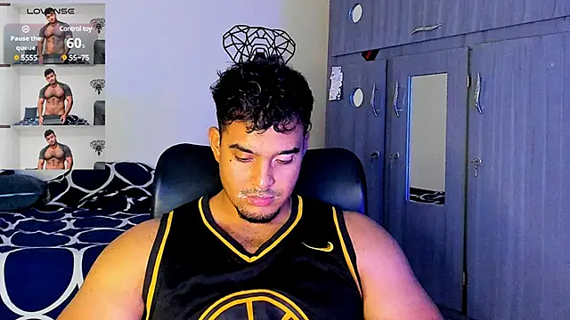 Snapshot of Big_furry_bear13 chatting on February 20, 4:39 am Big furry bear13 online show from February 20, 4:39 am