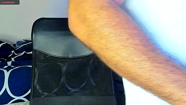 Snapshot of Big_furry_bear13 chatting on March 1, 6:03 am Big furry bear13 online show from March 1, 6:03 am