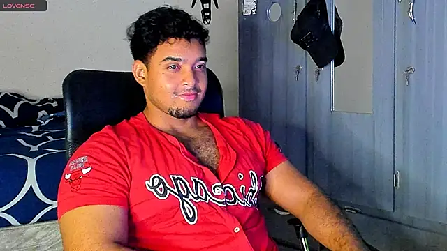 Snapshot of Big_furry_bear13 chatting on March 6, 5:35 am Big furry bear13 online show from March 6, 5:35 am