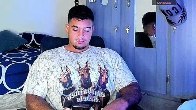 Snapshot of Big_furry_bear13 chatting on March 11, 4:43 am Big furry bear13 online show from March 11, 4:43 am