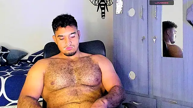 Snapshot of Big_furry_bear13 chatting on March 14, 6:42 am Big furry bear13 online show from March 14, 6:42 am