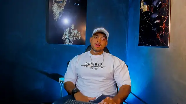 Snapshot of Big_furry_bear13 chatting on September 17, 5:53 am Big furry bear13 online show from September 17, 5:53 am