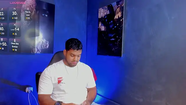 Snapshot of Big_furry_bear13 chatting on September 24, 5:55 am Big furry bear13 online show from September 24, 5:55 am