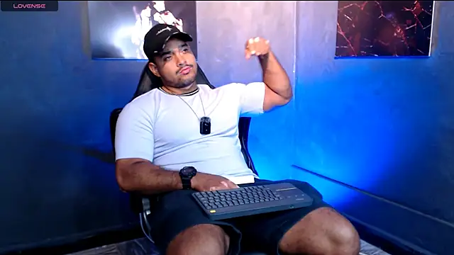 Snapshot of Big_furry_bear13 chatting on October 8, 6:22 am Big furry bear13 online show from October 8, 6:22 am