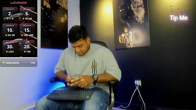 Snapshot of Big_furry_bear13 chatting on October 12, 10:58 am Big furry bear13 online show from October 12, 10:58 am