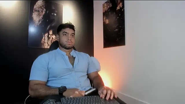 Snapshot of Big_furry_bear13 chatting on October 25, 4:42 am Big furry bear13 online show from October 25, 4:42 am