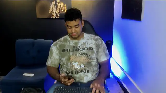 Snapshot of Big_furry_bear13 chatting on November 5, 4:23 am Big furry bear13 online show from November 5, 4:23 am