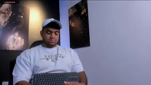 Snapshot of Big_furry_bear13 chatting on November 10, 3:33 pm Big furry bear13 online show from November 10, 3:33 pm