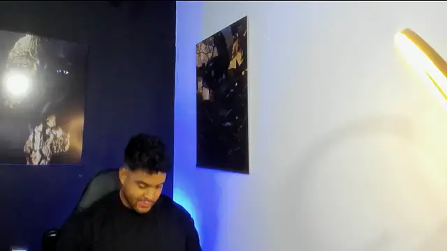 Snapshot of Big_furry_bear13 chatting on November 15, 7:27 am Big furry bear13 online show from November 15, 7:27 am