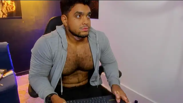 Snapshot of Big_furry_bear13 chatting on November 25, 5:29 am Big furry bear13 online show from November 25, 5:29 am