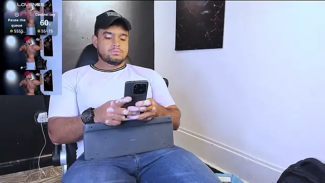 Big furry bear13 online show from April 3, 6:22 am