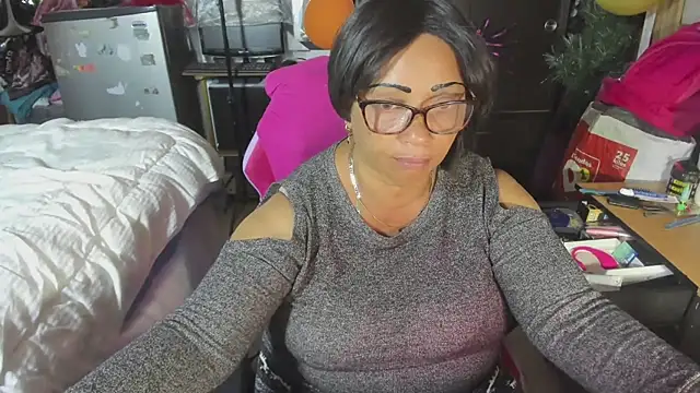 Mrs mommy  online show from November 11, 9:15 pm