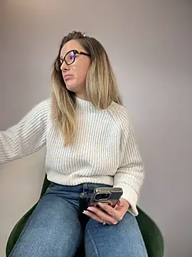 HotXMom online show from February 4, 7:40 am