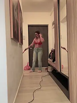 HotXMom online show from February 6, 11:10 am